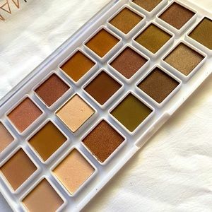 Eyeshadow palette earth colors